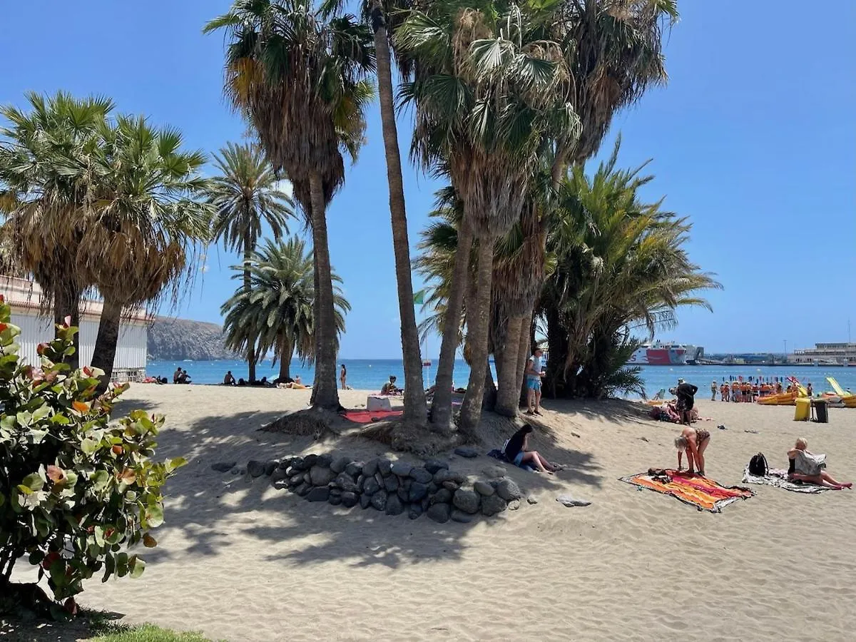Beachfront Apartment With Ocean Views Los Cristianos   Los Cristianos (Tenerife)