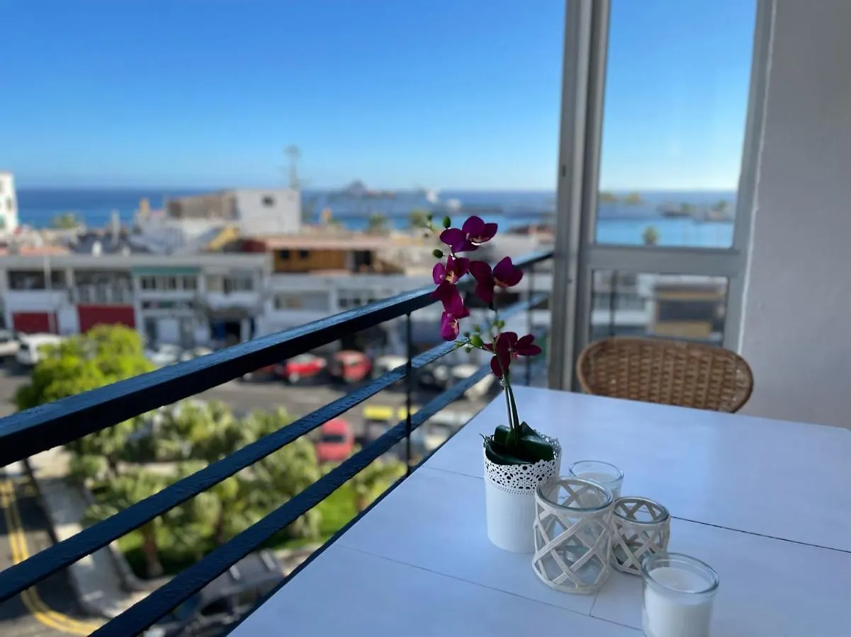 Beachfront Apartment With Ocean Views لوس كريستيانوس